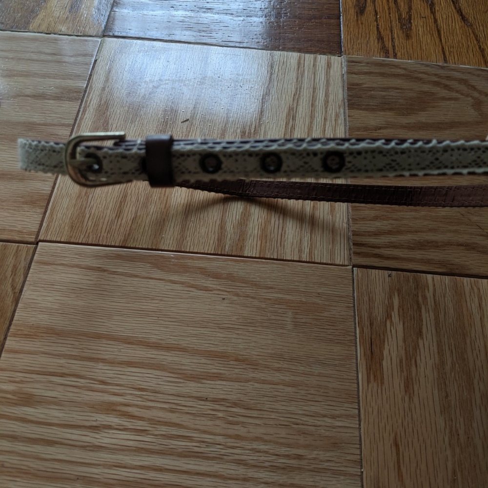 White/brown lace skinny belt